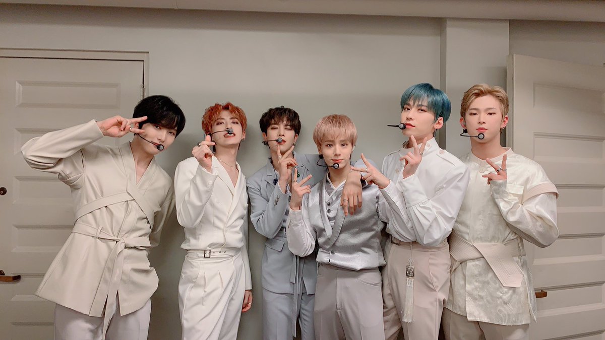 SpainONEUSWE's tweet photo. @official_ONEUS [TRAD ESP]

[#ONEUS]

Puede queel clima fuera frío pero la sala de espectáculos de Minneapolis estaba muy caliente!!!🔥🔥🔥 Gracias por pasar un rato divertido con nosotros!!🙌 Os queremos, Moons💕💕💕

cr eng oneus_trans https://t.co/vxeO2kGcFn