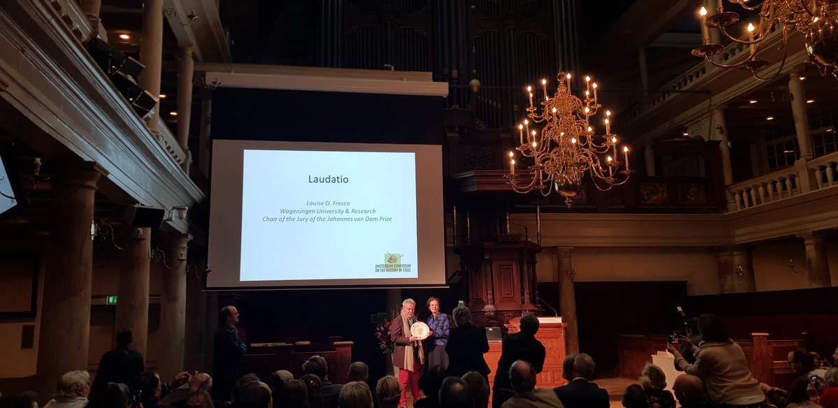 eetalage's tweet photo. De Johannes van Damprijs 2019 is vanmiddag uitgereikt aan de Franse topchef Alain Passard. 
#ashf19 #culinair #alainpassard  #johannesvandamprijs https://t.co/BwVlnd1pE8