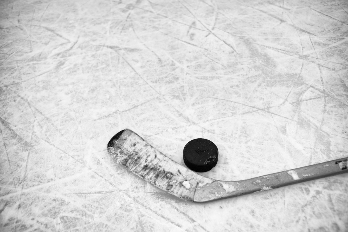 Go_McCoy's tweet photo. Happy sunny Friday, #YGK! ☀️❄️ Did you know that we work with 25+ Minor Hockey teams every year? We support our teams by offering discounted charter rates. We're so proud to be a part of their journey! 🏒 Call today to book a bus for your team! #GoMcCoy #MinorHockey #YouthSports https://t.co/pQxSppZesH