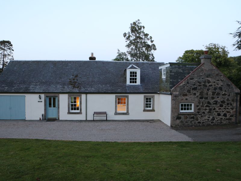 Kames Castle Cottages tweet media