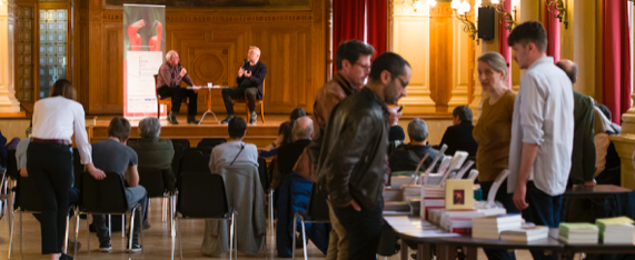 fbatissepichet's tweet photo. Rendez-vous le samedi 23 novembre à la mairie du 4e de 14h30 à 19h30 pour la 3e édition du rendez-vous littéraire "Et vous, que lisez-vous ?" #EVQLV 
@EVQLV @Mairiedu4e
 #littérature #auteurs #lecture #rencontres #http://po.st/kR2Avx via 
@CoteMaison_fr https://t.co/Y3DGmocqCW