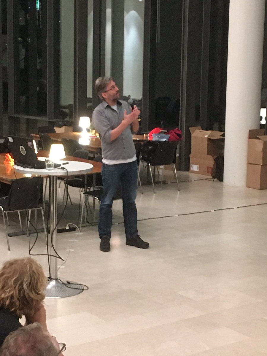 wikimediadk's tweet photo. Så præsenterer @fnielsen lidt om Wikimedias #opendata muligheder for deltagere på #hack4dk. #hackyourheritage #GLAM #wikidata @smkmuseum #hack4dk https://t.co/6H7S0MGmDr