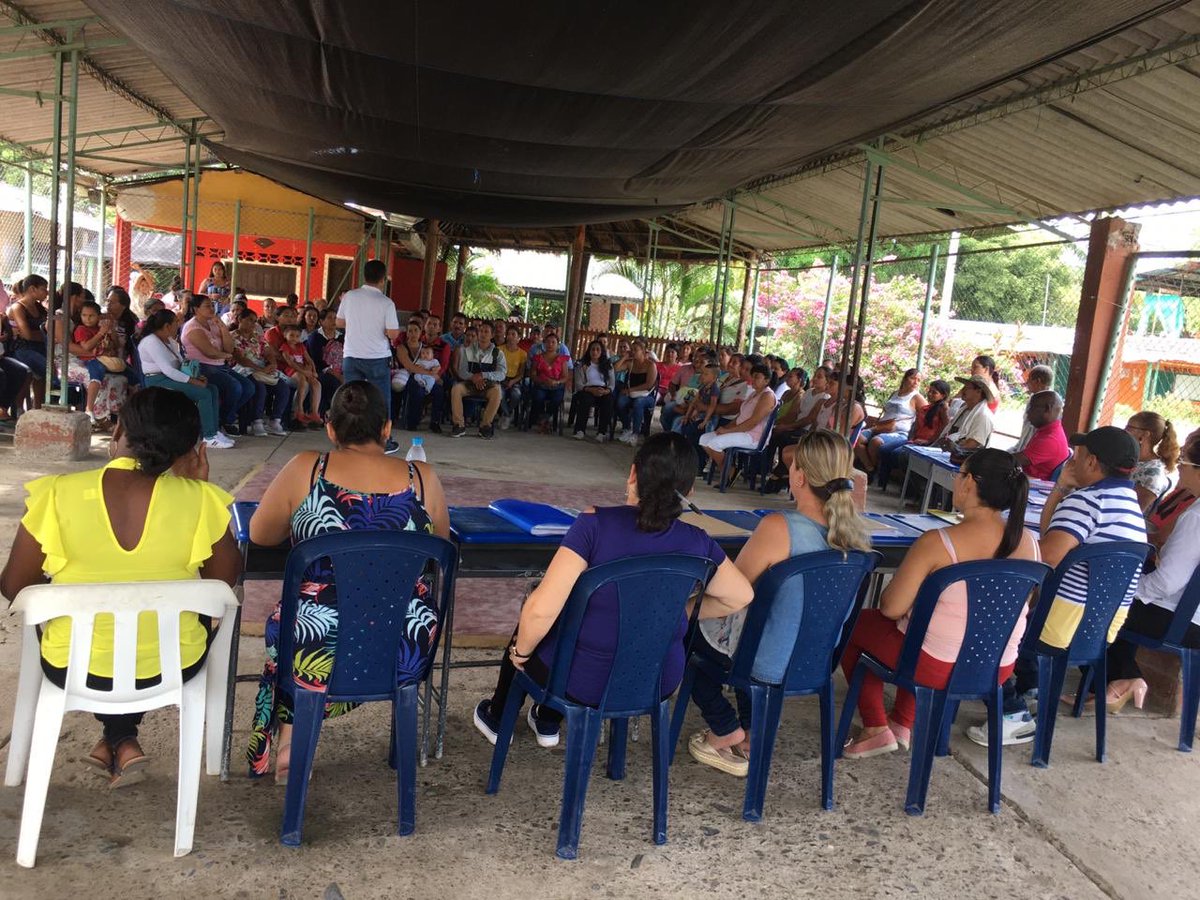 SecEducaCundi's tweet photo. #FelicidadAsuntoDeFormación El Proyecto de Innovación Curricular con Enfoque en Felicidad y Bienestar, llegó a todas las sedes rurales de la IED Luis Carlos Galán de Yacopí, haciendo formación a la comunidad educativa, agradecemos a padres y docentes por su participación y apoyo. https://t.co/XecjEDHL9s