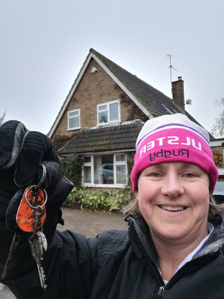 gibsonh97's tweet photo. Photo of the week: mum after she successfully retrieved the cars keys I dropped in the drain on Wednesday morning https://t.co/qotY7pXtb0