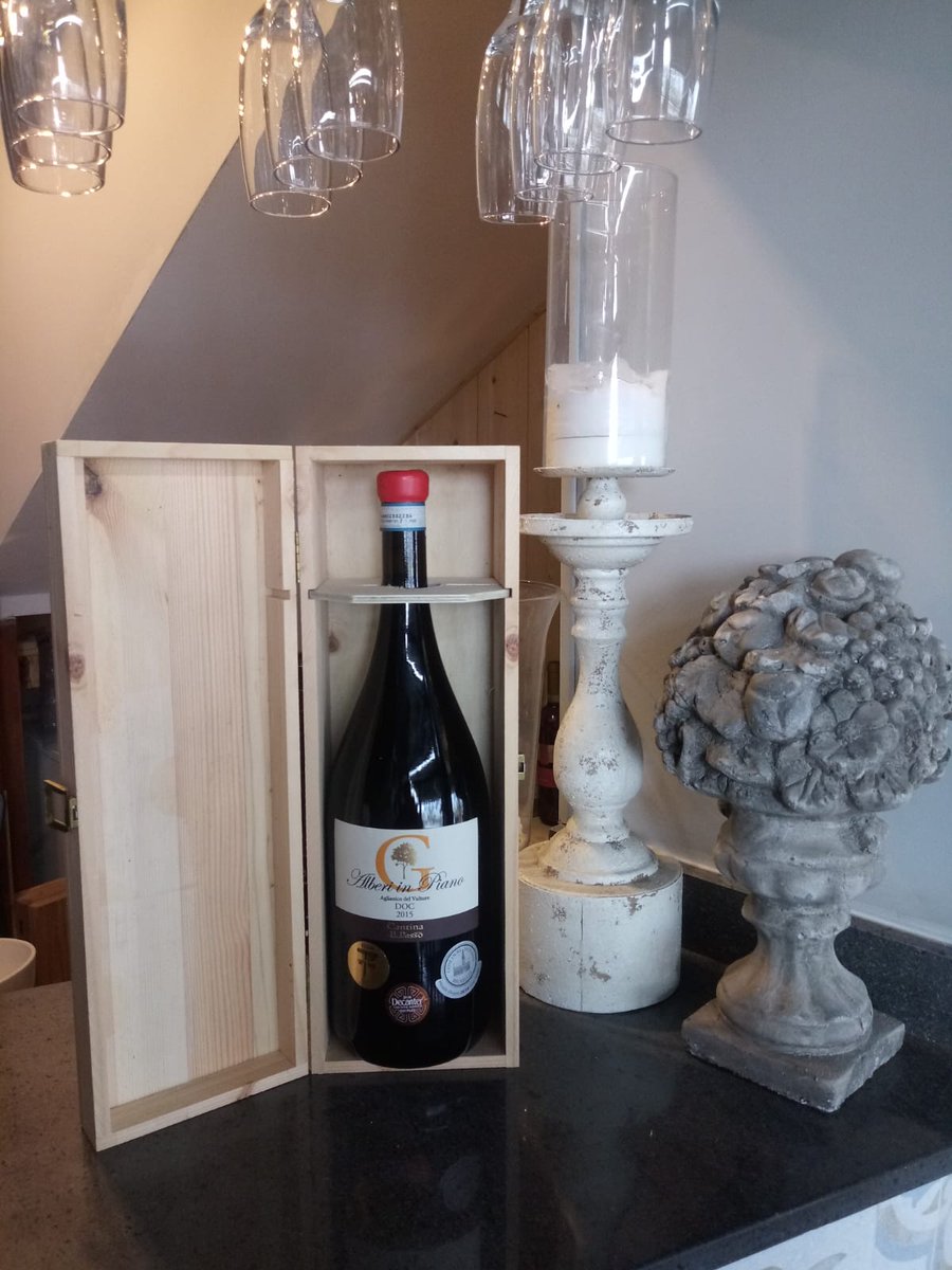 CantinaIlPasso's tweet photo. #AlberiinPiano #MAGNUM #AglianicodelVulturedoc #wine #redwine #winelower #winetasting #vino #vinoitaliano https://t.co/AaAw2nWg6m