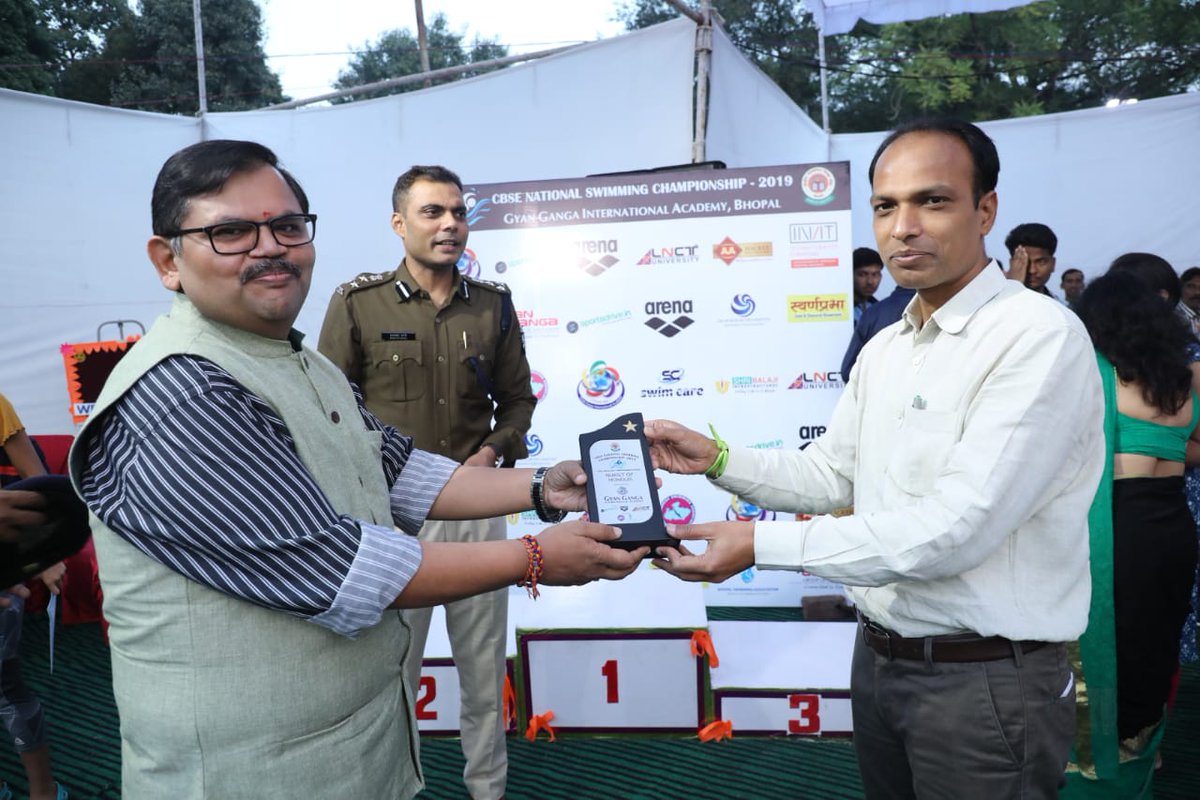 ggiabhopal's tweet photo. Heartfelt thanks to Shri Tarun Pithode Sir, Collector Bhopal for accepting our invitation to the medal ceremony of CBSE National Swimming Championship
@TarunPithode @CollectorBhopal @vinyraj @minyraj #ggiabhopal #cbseswimming https://t.co/Qng9dI6ZPB