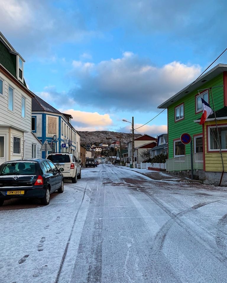 TourismeSPM's tweet photo. La première neige ! / The first snowfall! ❄️ #spmexception #saintpierreetmiquelon #stpierreetmiquelon #spm #ilesdexceptions https://t.co/I3UxxpQ0JA