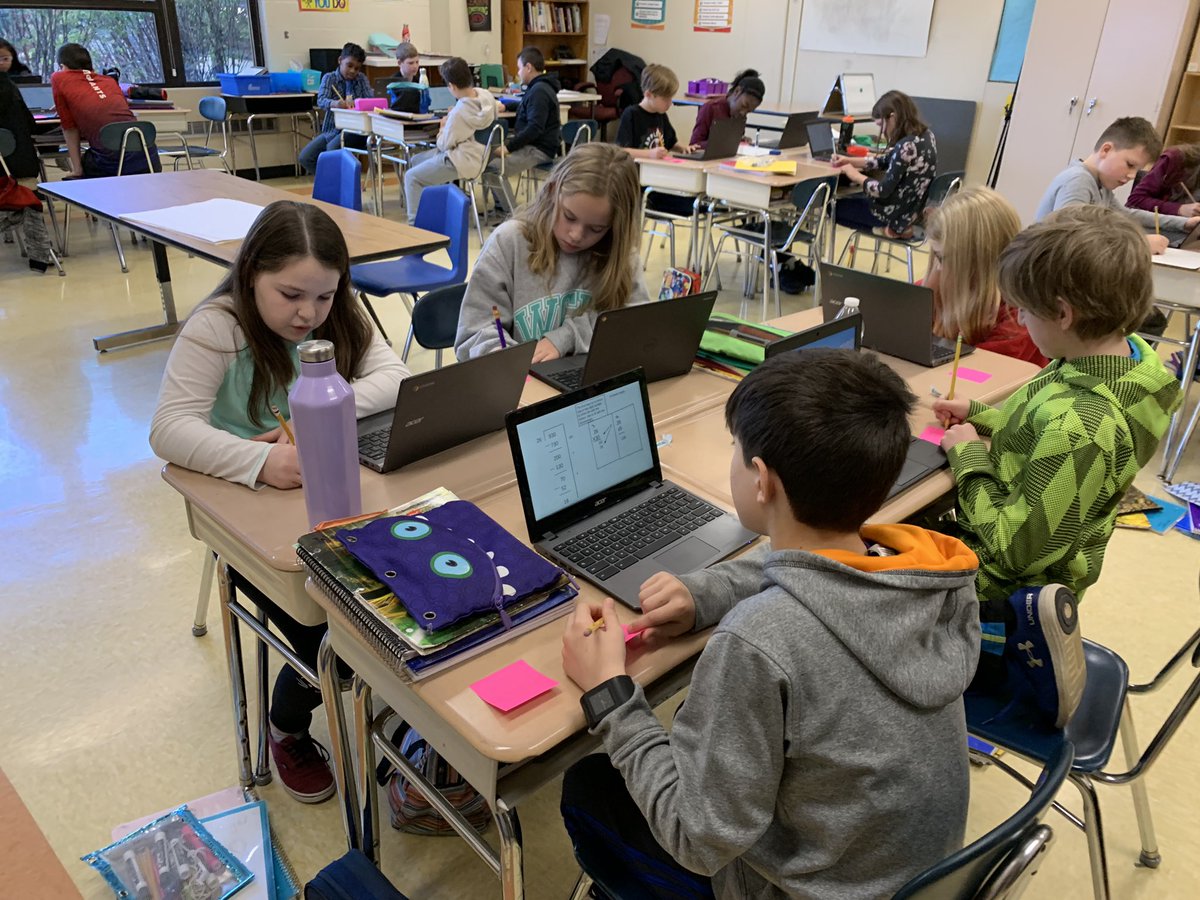 garbyclass's tweet photo. Leaving sticky note feedback for our classmates about their work- what did you like? what might you change? https://t.co/AFn9MlQVHU