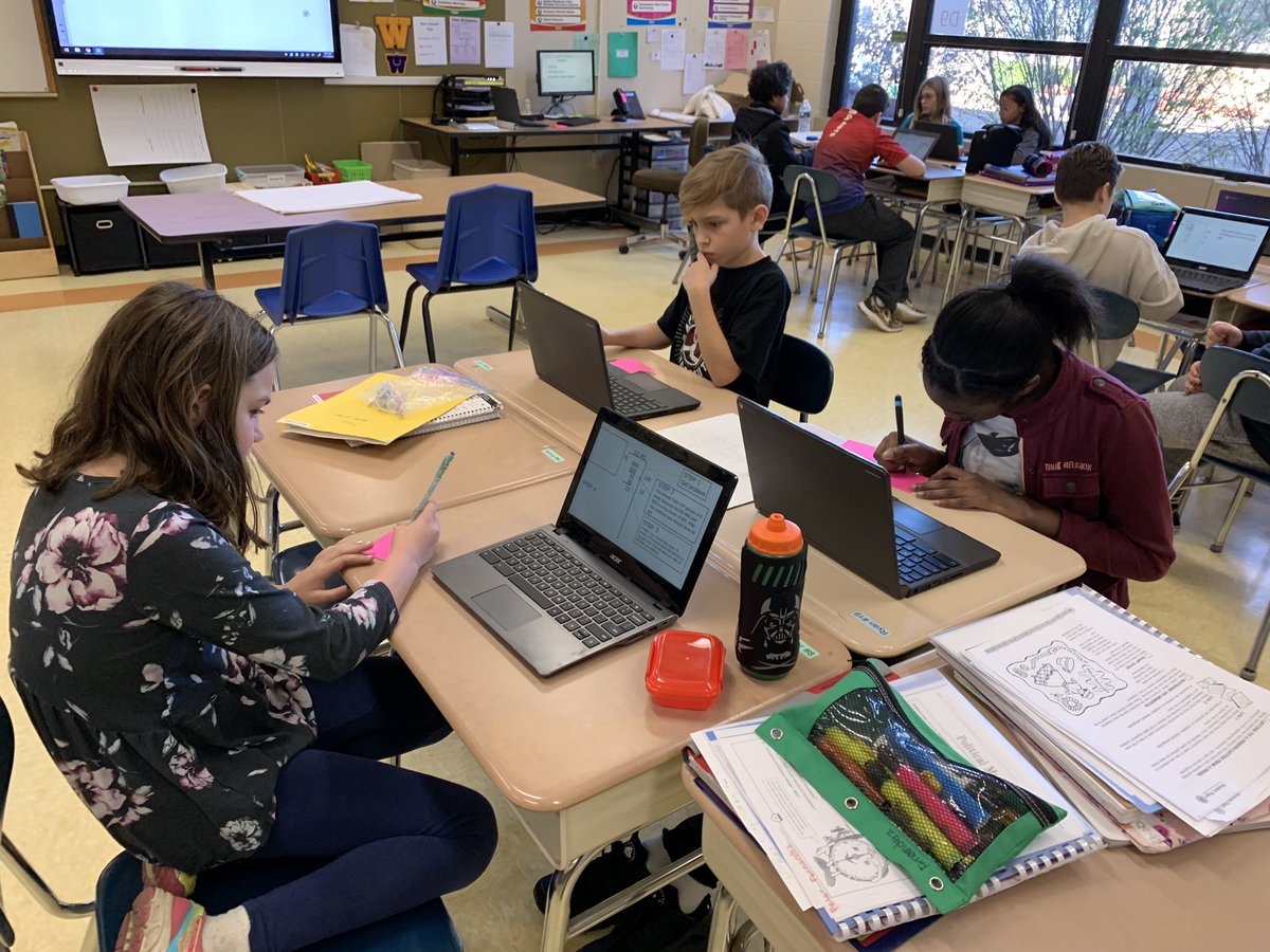 garbyclass's tweet photo. Leaving sticky note feedback for our classmates about their work- what did you like? what might you change? https://t.co/AFn9MlQVHU