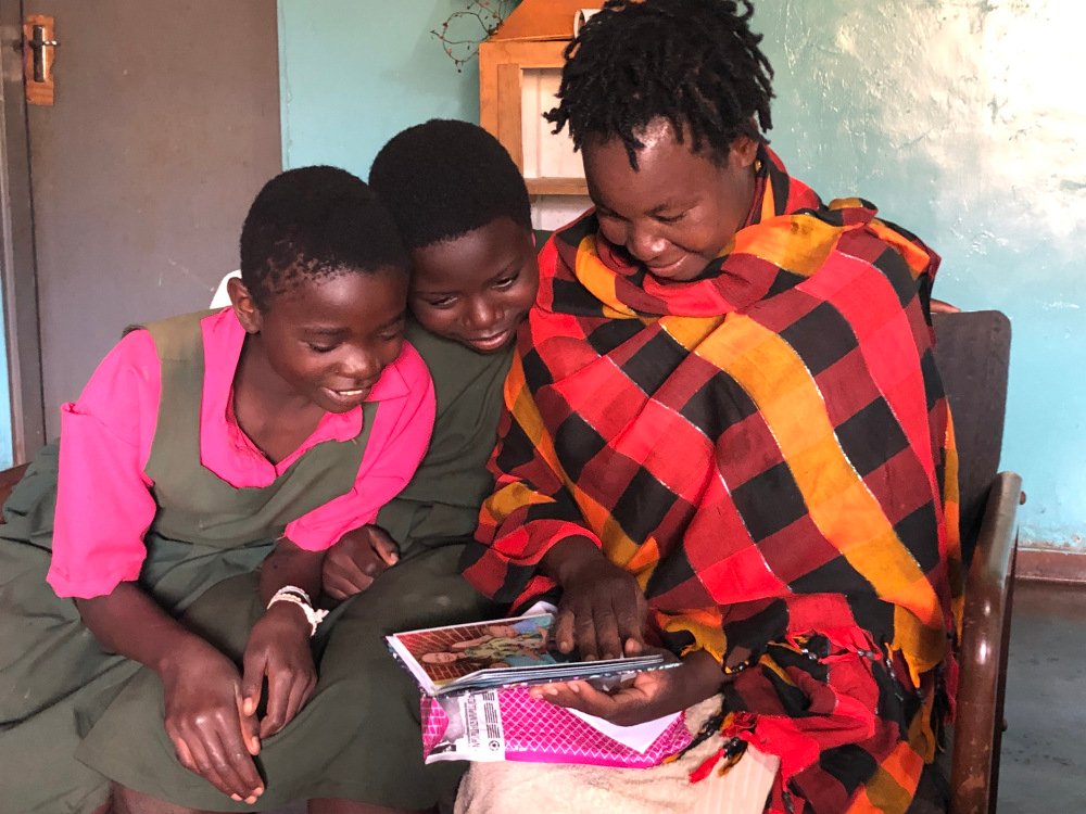 100XDevelopment's tweet photo. at #Mtenderevillage We want to ensure that our girls and boys are able to read and write by the time they graduate primary school. We LOVE to see our housemothers joining our children and helping them read. We also believe that adult literacy is vital. https://t.co/0RFplNcKOB