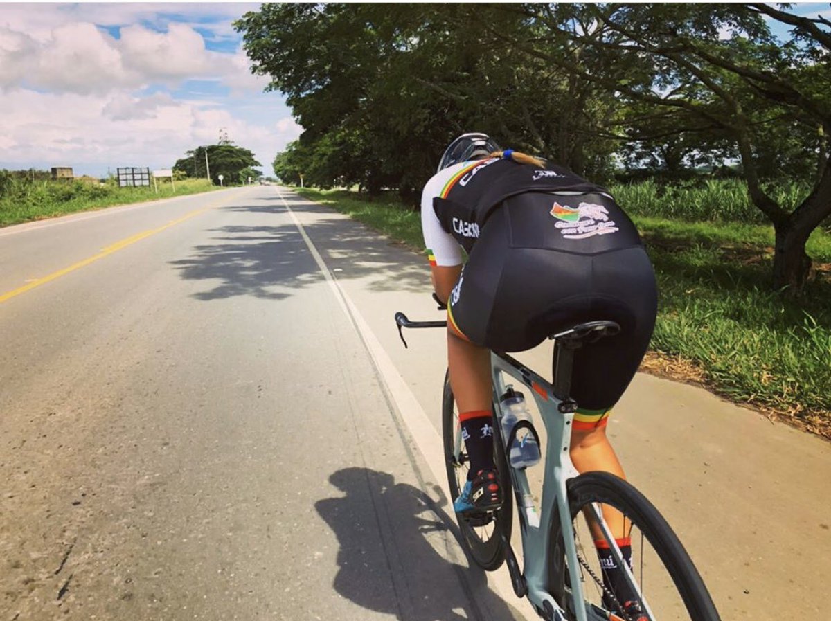 #VamosCasanare Los deportistas María Paula Latriglia, María Valentina Latriglia, Laura Sofía castillo, Carlos Daniel rojas, William Muñoz, el profe Iván Andrés Malpica, conforman la 🇧🇫Selección Casanare de ciclismo modalidad pista que nos representará en #LosJuegosDelBicentenario