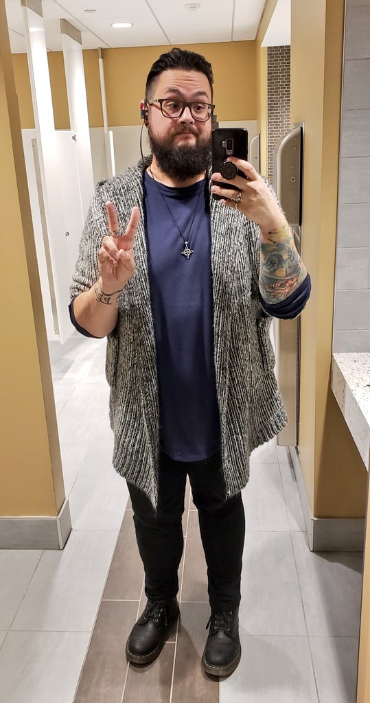 Thefingsupreme's tweet photo. Finally. Validate me and this outfit.🥺🥺🥺🥺🥺 

#fridayflow #validationstation https://t.co/Cyk0ZZrmzT