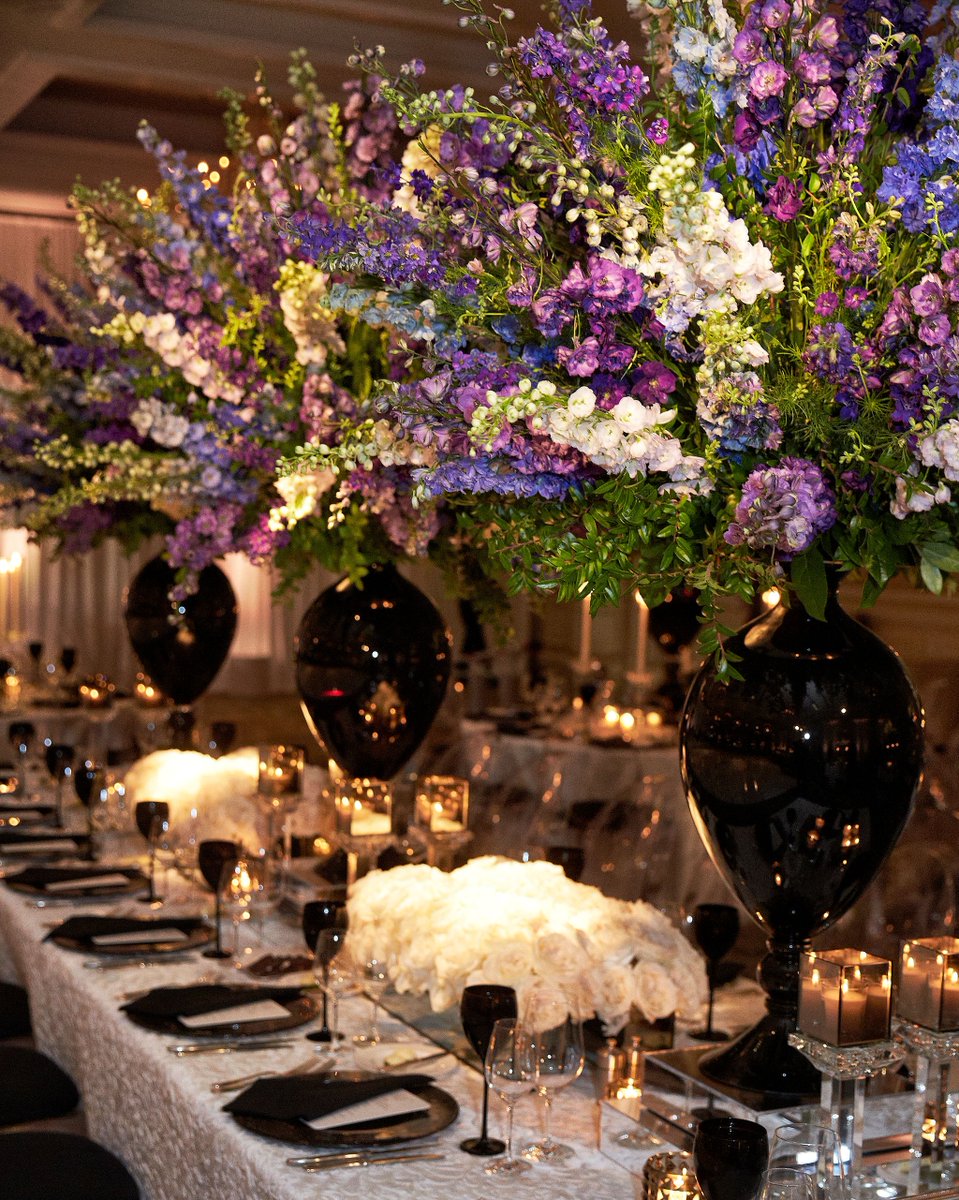 HMR_Designs's tweet photo. Striking #lavender and cerulean hues pop in these delicate #delphinium arrangements adding expansive beauty to this luxe tablescape setting. | #RevaNathan @FSChicago πΈ @kingensmith #wedding #design https://t.co/o62nmvUuKy
