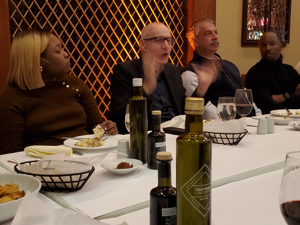Deanwickham1's tweet photo. News Corp CEO Robert Thomson and Editor-in-chief Matt Murray had dinner last night with 9 Morgan State University j-school students. Today the students are spending the in training sessions at the. WSJ's New York office. @morganpres https://t.co/AEy8iexL7Q