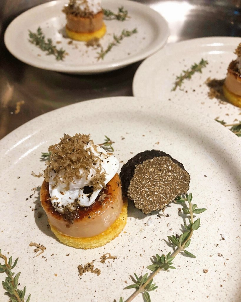 RougieES's tweet photo. 💯 Cena y presentación de productos #Rougié para la prensa portuguesa. Fotos de Bloc de #foiegras caramelizado con huevo poché, by Alberto Ureña, Asesor Gastronómico Rougié. ⏩ https://t.co/Ewxjg3wIBg ⏪ https://t.co/qMjgReNbdK
