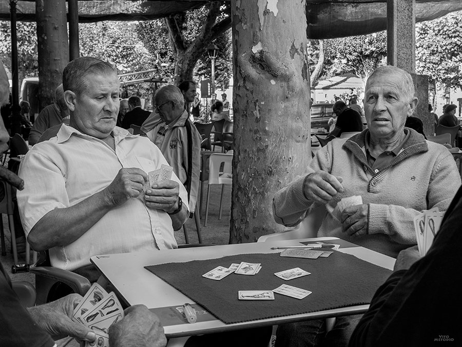 vitometodio's tweet photo. Partida de cartas #piornal - https://t.co/FKemB4set3 

#partidadecartas #naipes #spanishdeck #piornal #valledeljerte #caceres #extremadura #blancoynegro #callejeando #blackandwhite #retrato #portrait #bnw #bnw_life #portraitphoto #portraiture #fotodecalle #street #streetphoto https://t.co/Ntxay3brwZ