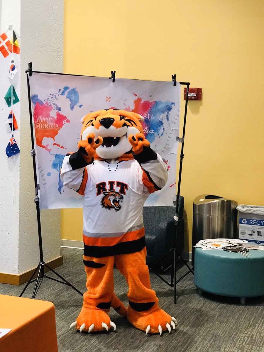 RITStudyAbroad's tweet photo. Hey you....Yes YOU!!! Wondering what to do for lunch? Come checkout the International Education Week Kick Off Party taking place now until 1:30pm in the SAU -Fireside Lounge! https://t.co/ZjVabu1BNW