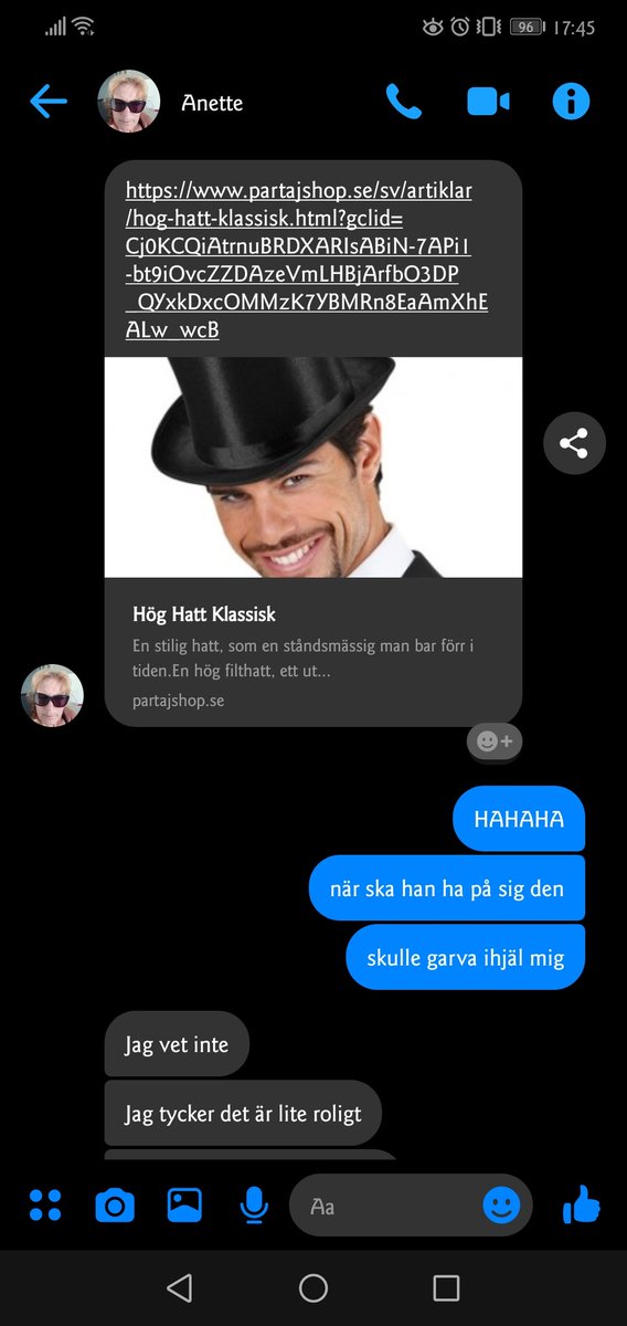 HAHA skrattar högt! Tänk er min brorsa stiga in med den där hatten