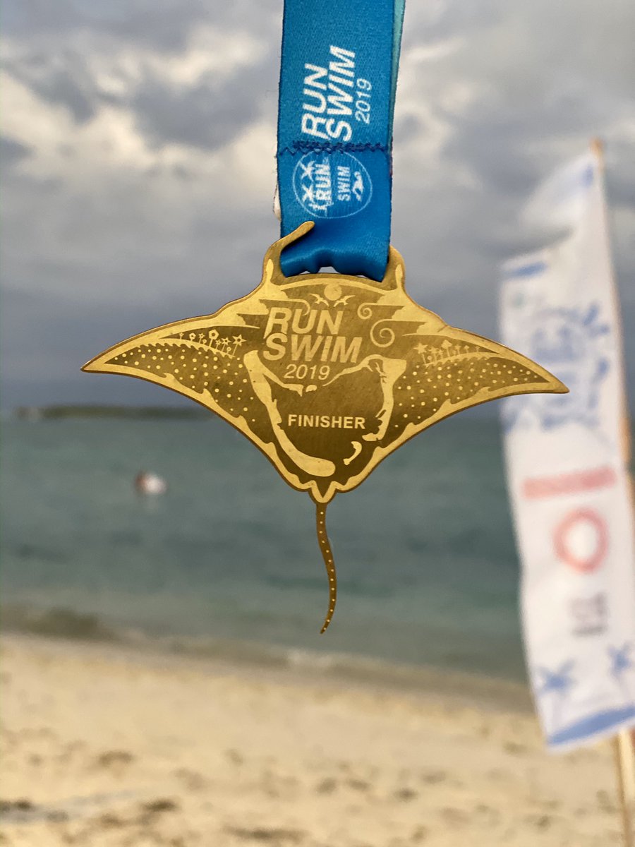 hammettz's tweet photo. Finished first in the masters category, 5km🏃🏾‍♂️ + 1km 🏊🏽‍♂️. That’s a short run in the hot afternoon sun, and a short swim to cool down. The manta medal is beautiful🏅 #runswimaddu 

@OoredooMaldives @ProFitness_MV https://t.co/Q4PHQ3JMjy