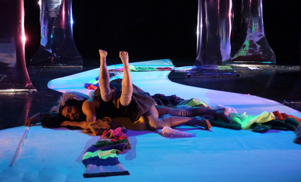 Le jeune public aussi a le droit de voir de la danse contemporaine ! Avec la Kivuko Cie, c'est possible et dès 3 ans ! Rendez-vous à la Bibliothèque Louise Michel demain 11h, dans le cadre du Festival Signes d'Automne hors les murs bit.ly/2XgQdZE