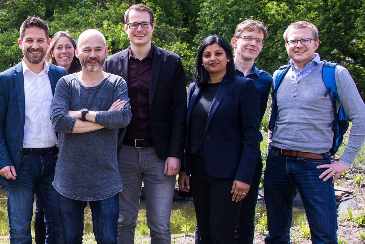 Foto van een deel van het team van Accessibility (2 vrouwen en 5 mannen)