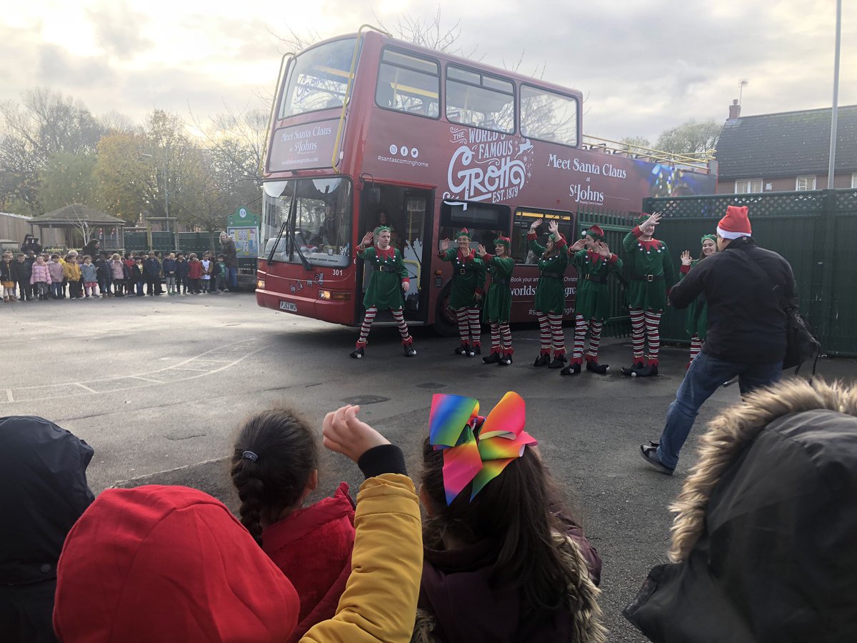 misshath2's tweet photo. #santascoming we had a very special day today... Father Christmas arrived in Liverpool and visited our school!! #smithdownextra we had the most MAGICAL day #Christmas thank you for picking our school as one of your stops #bestjobintheworld https://t.co/mZ06HQq30D