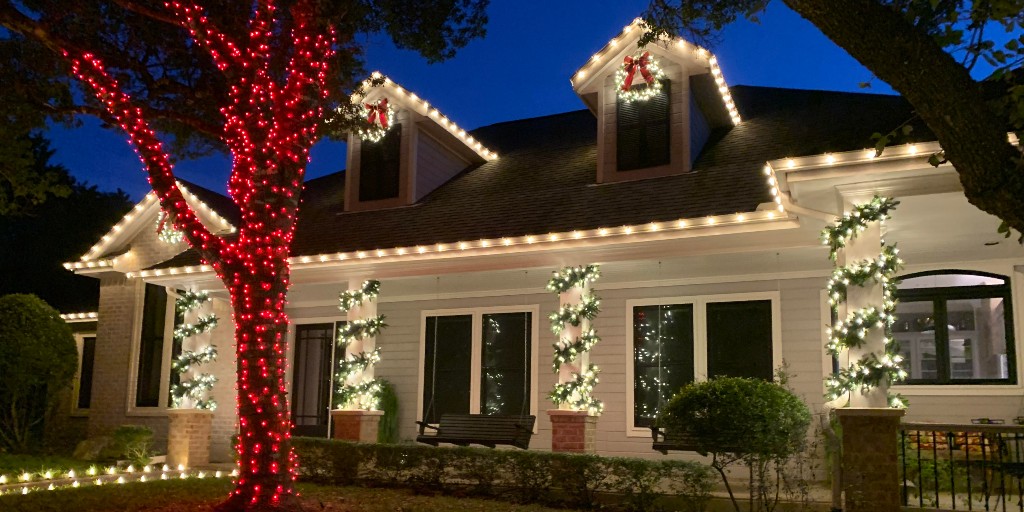 ShackShineCo's tweet photo. Everybody knows a turkey and some mistletoe help to make the season bright, and so does a fully lit house! Thanks to our Austin team for the amazing work on this installation. ✨ Book your free estimate now: https://t.co/dwwxvO4bRI https://t.co/1fKGcBDpBe