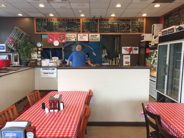 TheLobsterStop's tweet photo. So many choices, but choosing to eat at our place is half the battle. https://t.co/a00vSg8Zkc