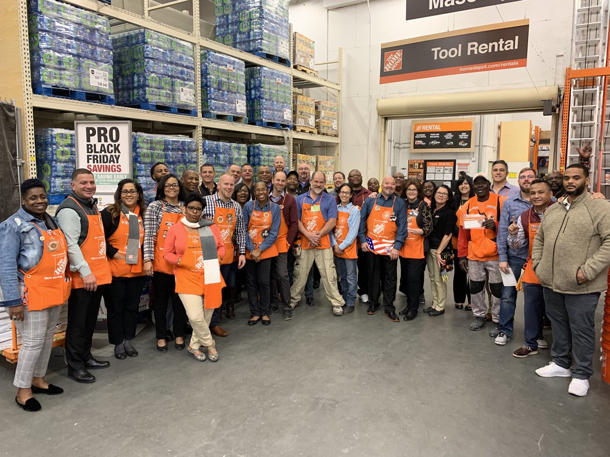 Team 0385 with the divisional and regional team . What an outstanding visit and learning experience for the team . Thank you team!