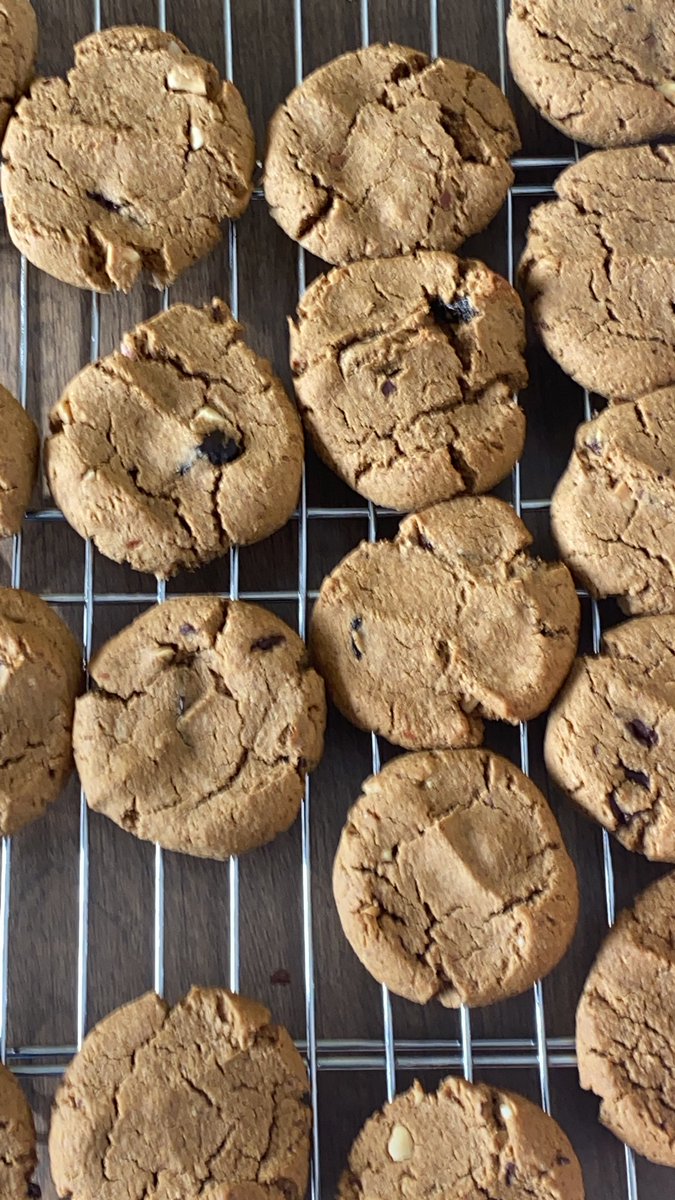 CRTaylorwrites's tweet photo. When life tries to stick a cactus up your ass, flip it the bird and make cookies.
Almond butter/cherry/dark chocolate chunk depression busters
#cookiesfixeverything https://t.co/wrH98EKTND