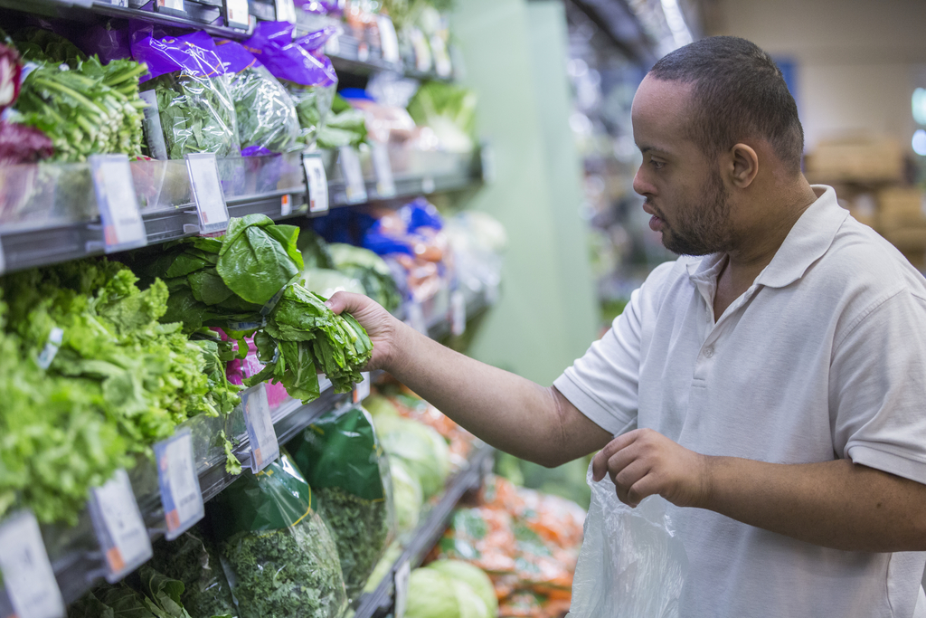 nhdhp's tweet photo. Personal and social supports are essential for people with intellectual and developmental disabilities to access #HealthyFoods and #PhysicialActivity. View this issue of Disability In Focus to see options to improve support! https://t.co/yXSKBK93Mh @UNHIOD @nhdph @AUCDNews https://t.co/qhaK5JSTzD