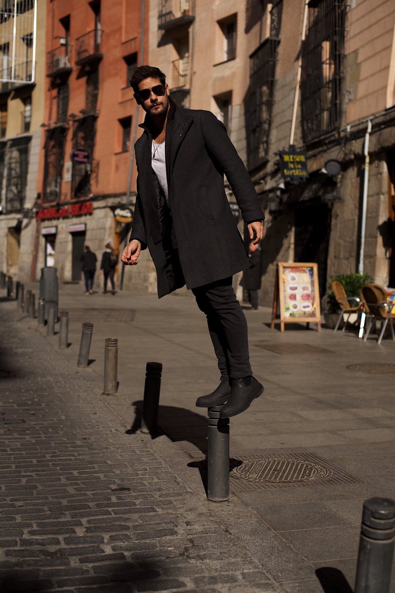AndresWieseR's tweet photo. Antigravedad ☑️😎🖤 #ViendoQueNoVengan🚗 #DespuesMeCaí #PeroMeLevanté #SmoothCriminal #MichaelJacksonStyle https://t.co/RLDaHZJZQ9