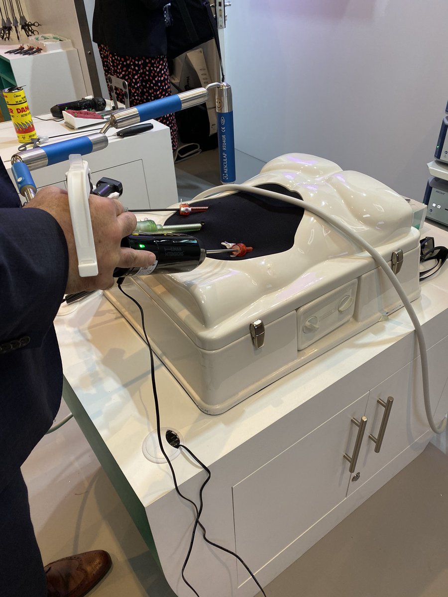 amikisz's tweet photo. Was great sharing first clinical experience #HandX #alsbgi. Robotized arms +3D vision= cost effective plug &amp; play system. AND meeting old friends @laptan1 @donmenzies71 @BBraunUK @bbraun_com https://t.co/GBHJv1hnJ1