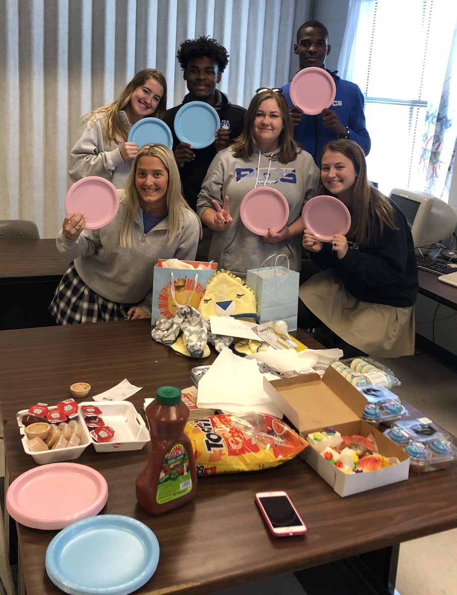 CoachML10's tweet photo. 4th period stole my heart today!! #seniorMATH #surprise Excited for our new addition!! #pinkORblue https://t.co/LtQz3AOU8q