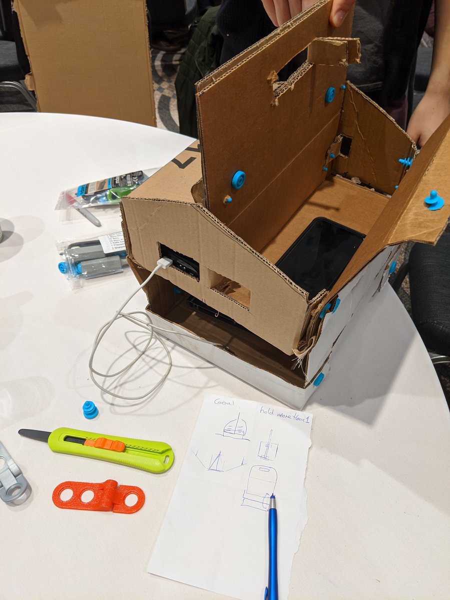 mme_isabelle's tweet image. Building a device storage/carrier using cardboard and #Makedo. Great job #NLPSlearns and sd67 folks! #IT4K12