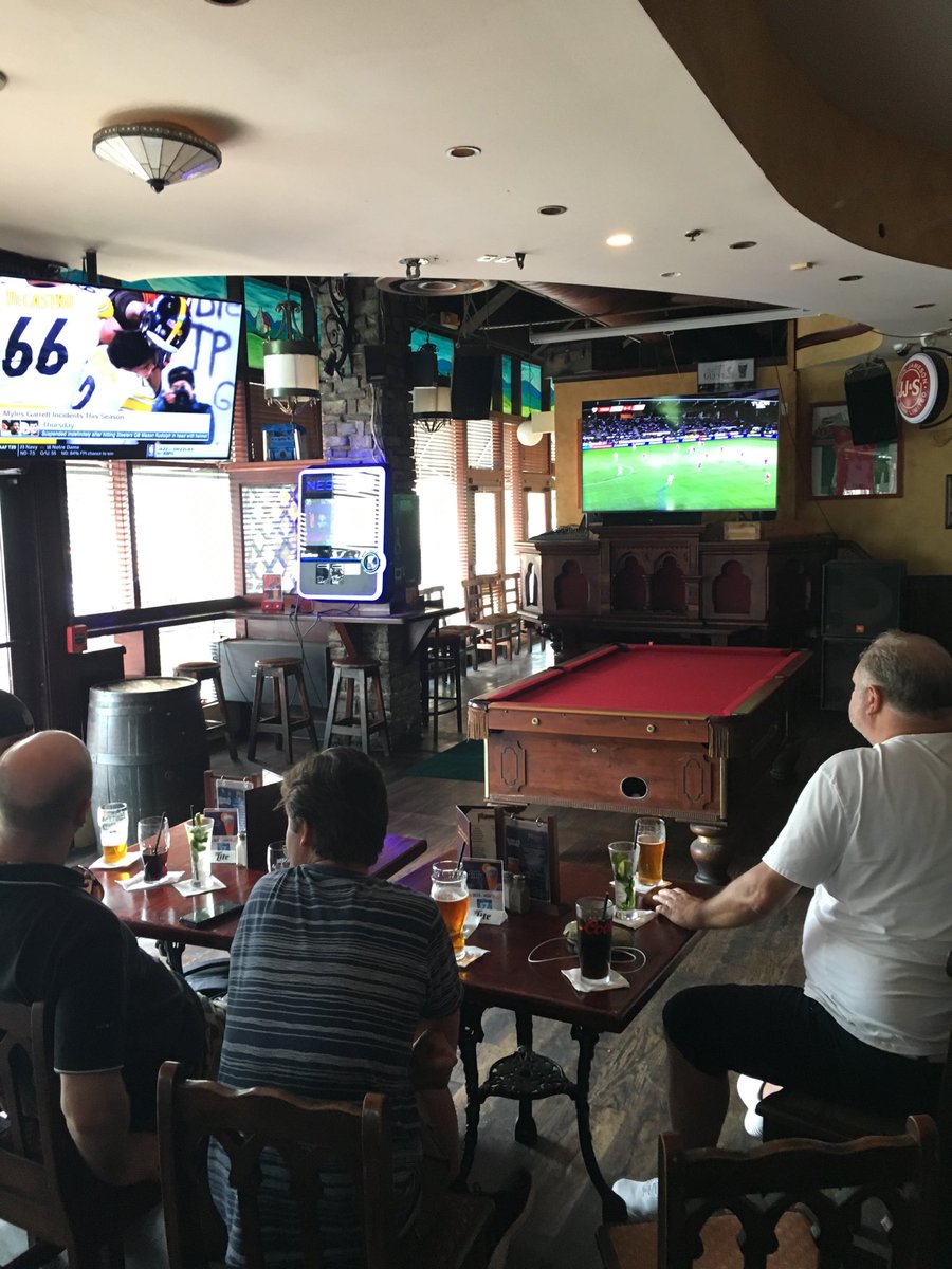ESBC_Vuoksenmaa's tweet photo. GOOOOLLLL!
@tikitalk10 #huuhkajat #miami crew juhlii espanjankielisen selostuksen sähköistämänä. Kiitos @UnibetFinland ja irkkubaari #ThePlaywright järjestelyistä.
#nytmemennäänkisoihin #euro2020 https://t.co/6OpPaKqWaS