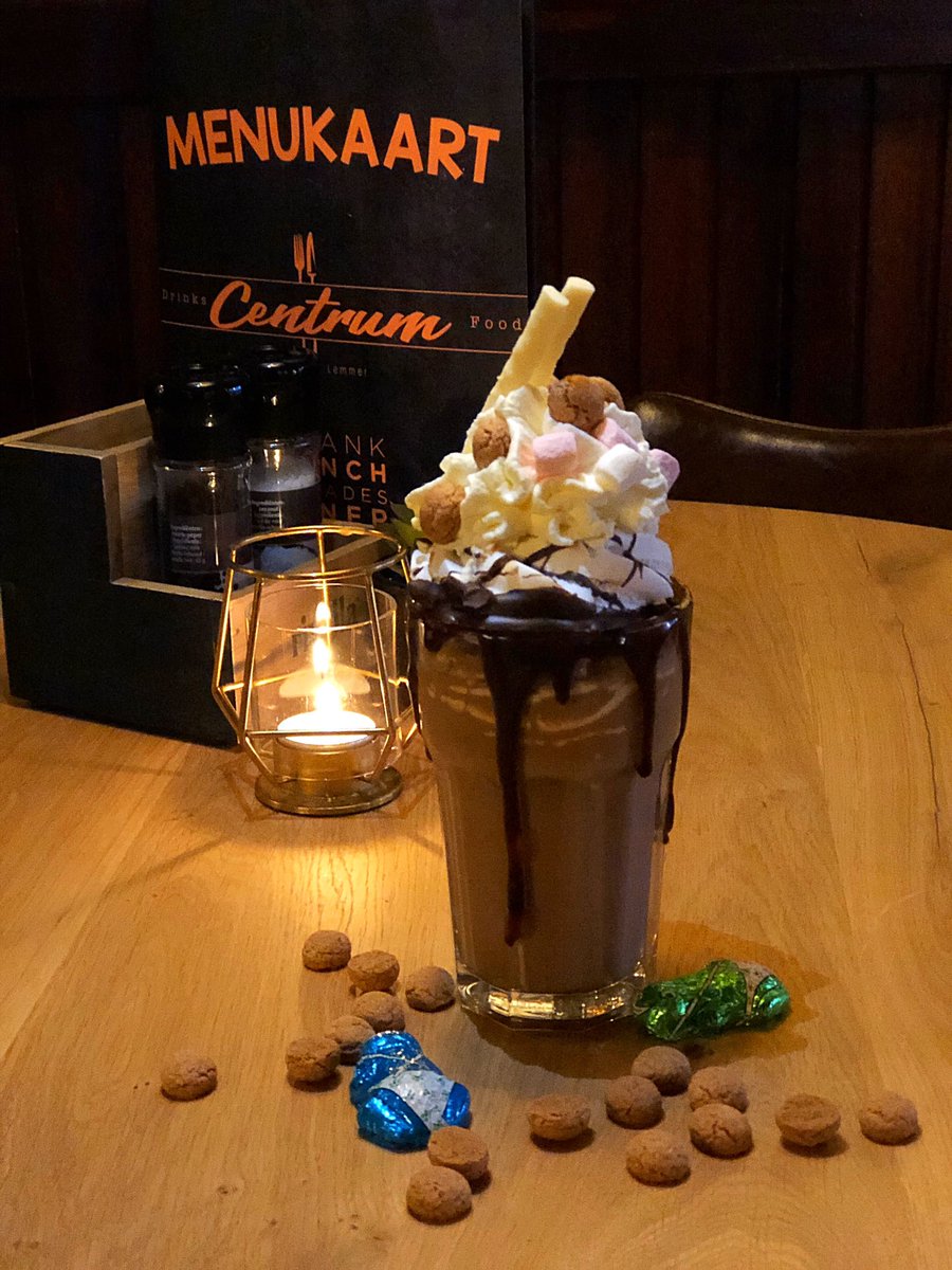 🎶 Oh kom er eens kijken🎶

Koud geworden bij de intocht van Sinterklaas? 
Kom dan lekker opwarmen met onze speciale Sinterklaas Freakshake 
#sinterklaas #intocht #kinderfeest