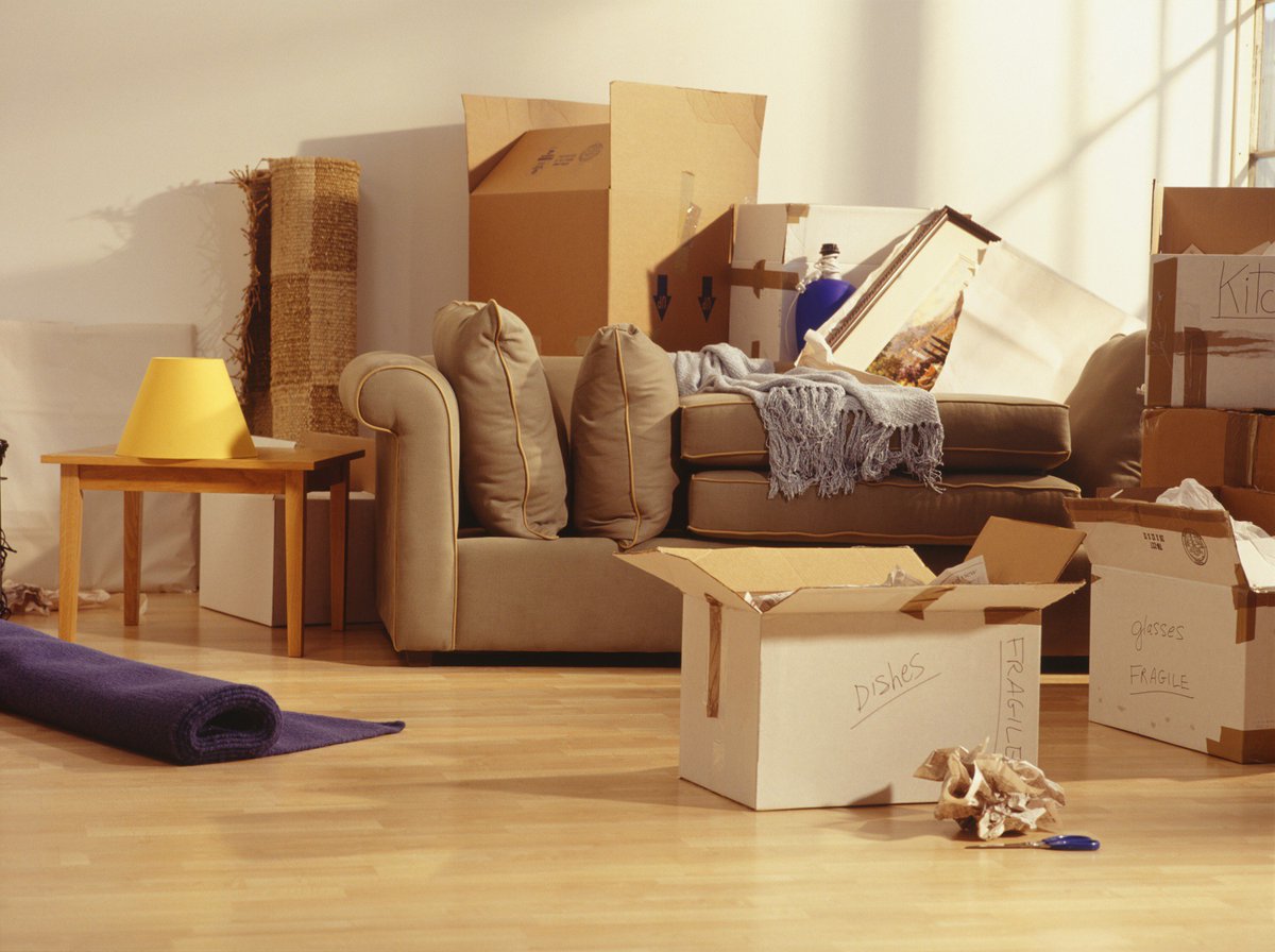 EagleVanLines's tweet photo. Begin with items that are least essential to your daily life. If you pace yourself, you will be more organized and the job won’t be so overwhelming.  #eaglevanlines #packingtips #movingcompany https://t.co/z0g5cMBQf6