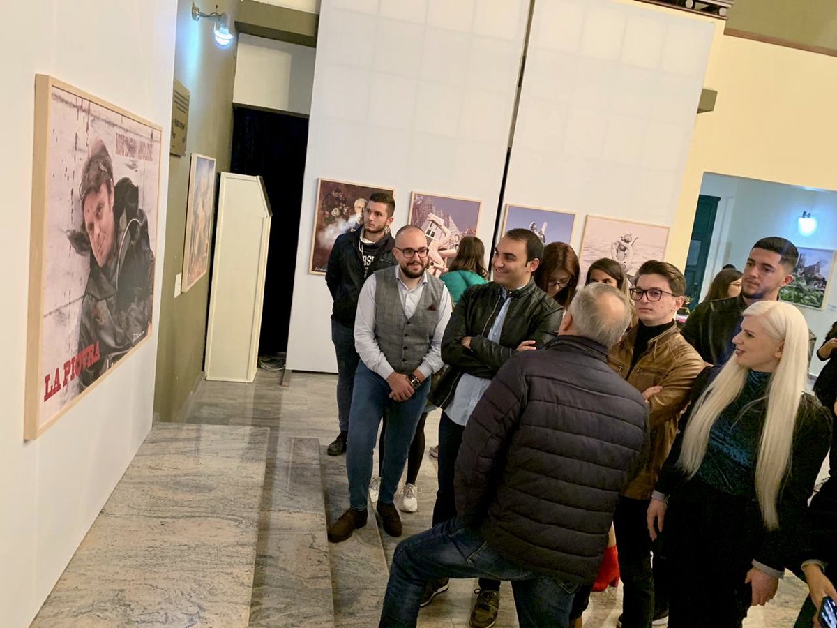 BelindKellici's tweet photo. Sebashku me disa studente ekselente patem privilegjin qe te vizitonim ekspoziten e piktorit Avni Delvina me titull: Notre Drame de Tiran. Teatri Kombetar me i bukur se kurre tashme, plot jete e gjalleri.
#Shqiperiasieuropa
#FRPD #GRUD https://t.co/igRK0K61eQ