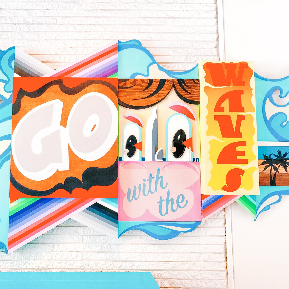 Happy #AlohaFriday! We absolutely love this wall at the Surfjack Hotel in Honolulu. Go with the waves 🌊