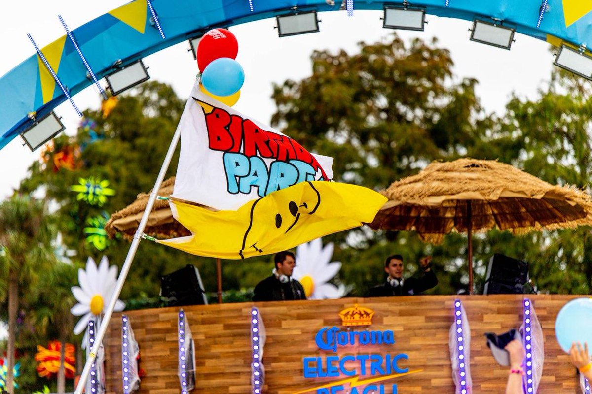 This Chicago fall cold got us missing Orlando ☀️

Cc: <a href="/ElectricBeach/">Electric Beach</a>