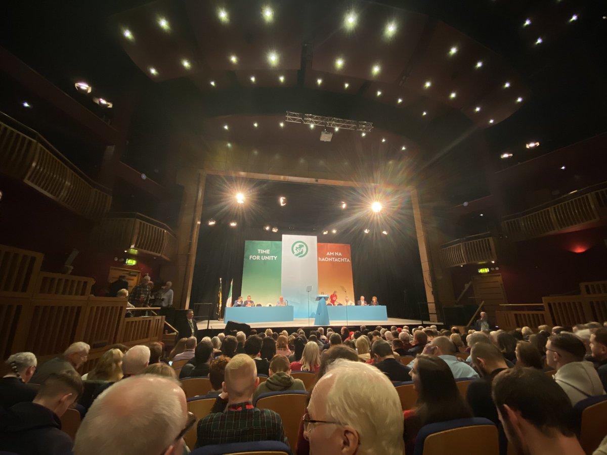 NiamhNiChiosog's tweet image. Here in Derry for #SFAF19. Always good to catch up with comrades 😊 #TimeForUnity