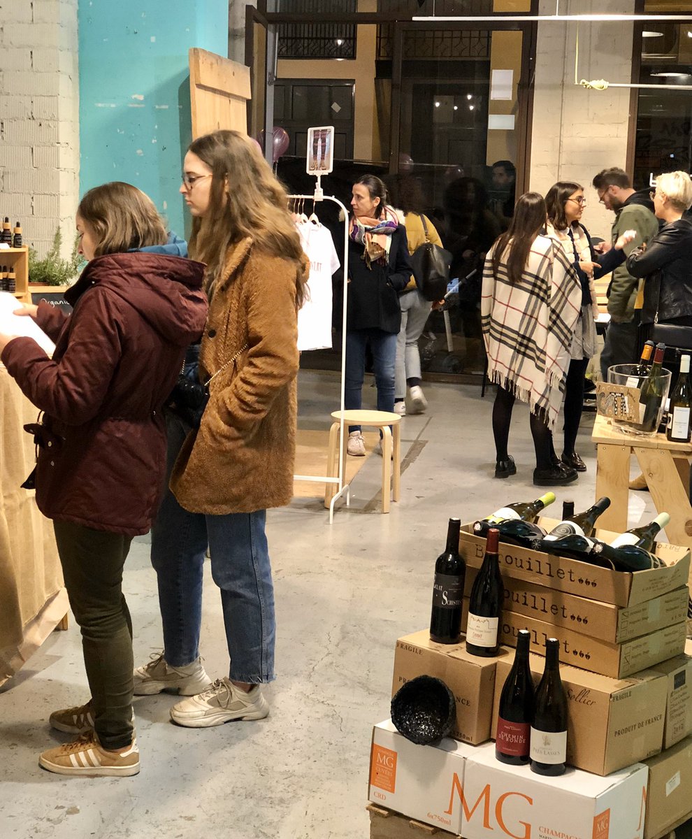 mercatapineria's tweet image. Moda vintage, objetos retro, antigüedades, moda y gastro te esperan en #ElFabulosoAntique. Hoy hasta las 20h y todo el fin de semana de 11h a 21h. #alataque