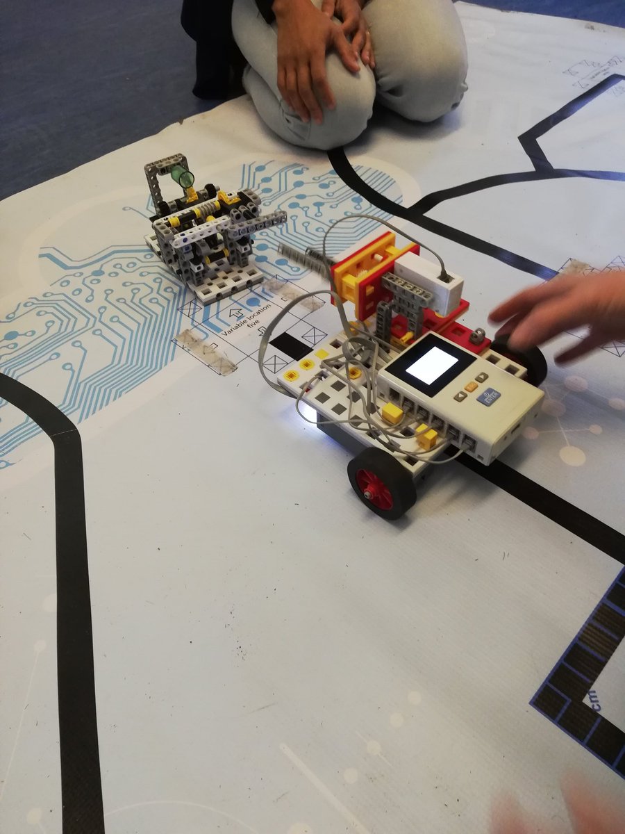 MonachSci's tweet photo. @MonachSci @STEMLearningUK learning about (WER) World Educational Robotics. Amazing what children can achieve! Followed up with a chance to meet some great STEM Ambassadors to network. Thanks @Discovery_STEM_  @STEMAmbassadors https://t.co/Rjjt7rWgqi