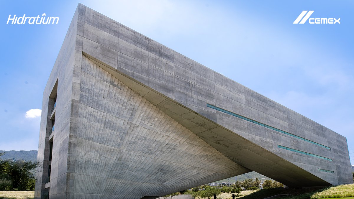 ¿Sabías que nuestro Concreto Hidratium promueve el curado interno? 
Lo que hace más eficiente la hidratación del cemento, favorece la cohesión y mejora la trabajabilidad. 

#Hidratium fue utilizado para la construcción del <a href="/crgs_udem/">Centro Roberto Garza Sada UDEM</a>. 🤯 

Ver más aquí: cmx.to/2XPSOx7.