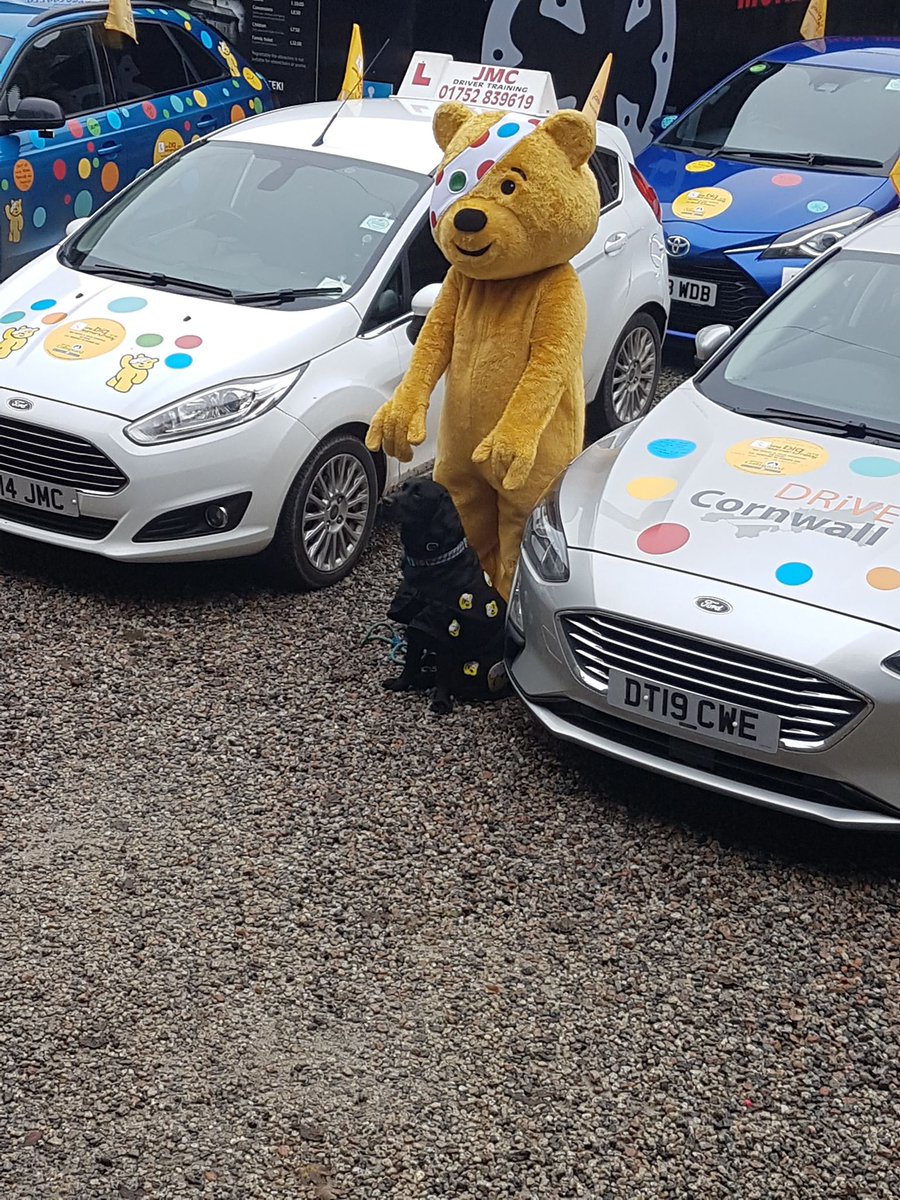 BodminJail1779's tweet photo. Tonight is #ChildrenInNeed 🐻
Pudsey and this handsome hound visited #BodminJail for the #BigLearnerRelay https://t.co/g6rc0BgAeM