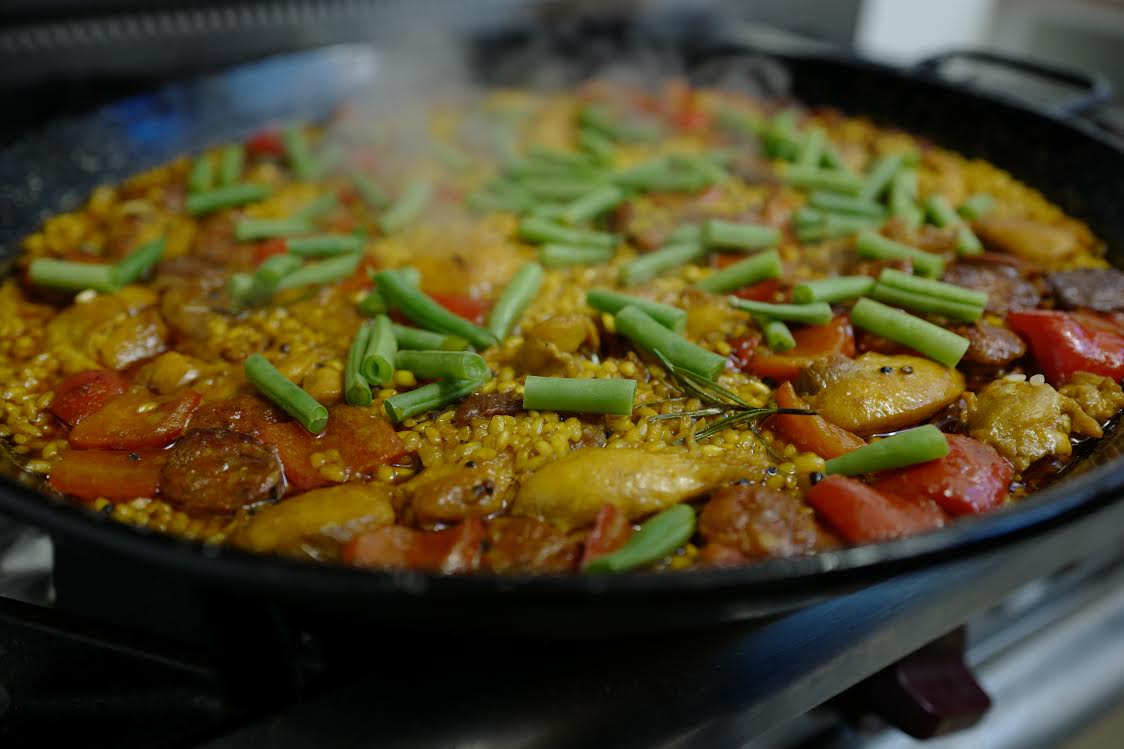 sussexliving's tweet photo. Combining classic Spanish favourites of traditional Valenciana paella, with British-inspired flavours such as the top-selling chicken &amp; chorizo paella, seafood Marisco &amp; verdure paellas, @PaellaFella has something for everyone, this Christmas party season https://t.co/yfsArSvJYT https://t.co/cthjpVjvBV