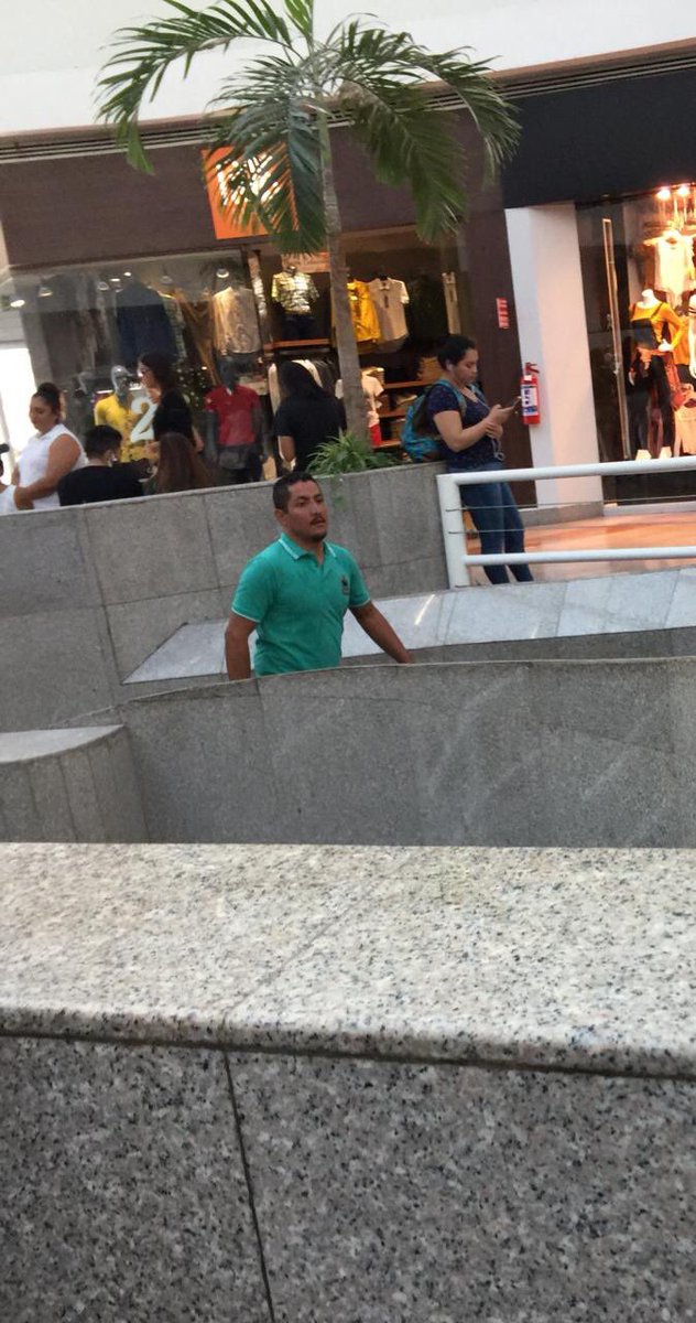 Captan en Plaza las Américas a “Tabasqueño” con la misma camisa que usa para sus atracos.