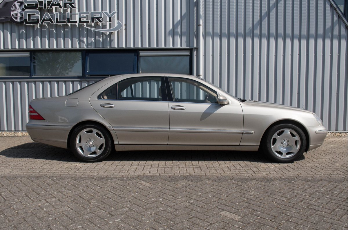 thestargallery's tweet photo. De heerlijke #Mercedes S600L met slechts 88000km is verkocht! #W220 #V12 #367pk #thelongversion #snel #comfortabel #eenmaligekleurencombinatie #topconditie #youngtimer #fiscaalaantrekkelijk #historie #liefhebbergevonden https://t.co/DOdN6oqqqs https://t.co/5cDa4OLuWC