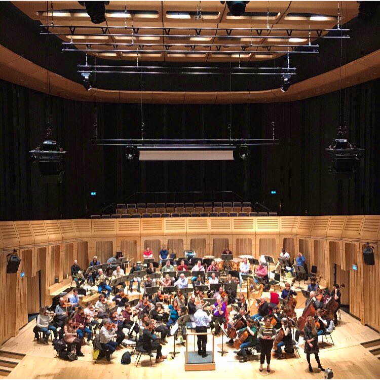 Edrych ymlaen i’r cyngerdd heno gyda @WNOtweet - brofiad anhygoel i chwarae o dan <a href="/CarloRizziMusic/">Carlo Rizzi</a> unwaith eto! Looking forward to playing with WNO tonight in the <a href="/RWCMD/">Royal Welsh College of Music & Drama</a> 70th anniversary Opera Gala concert 🎼